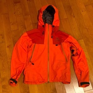 Vintage Arc’teryx ladies Goretex Beta AR rain/ski jacket